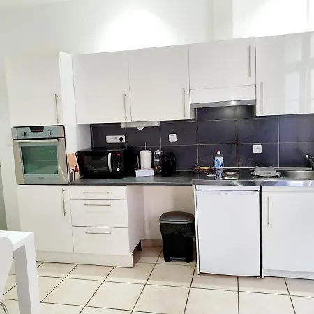 Entre Arenes Et Maison Carree P1 Apartamento *