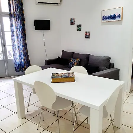 Διαμέρισμα Entre Arenes Et Maison Carree P1 *