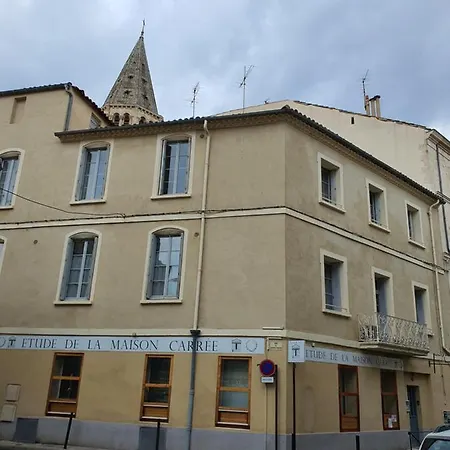 Entre Arenes Et Maison Carree P1 * 尼姆