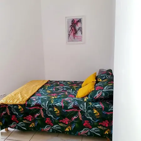 Apartment Entre Arenes Et Maison Carree P1 *