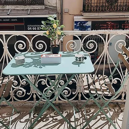 Entre Arenes Et Maison Carree P1 *