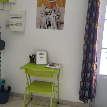 Entre Arenes Et Maison Carree P1 Nîmes