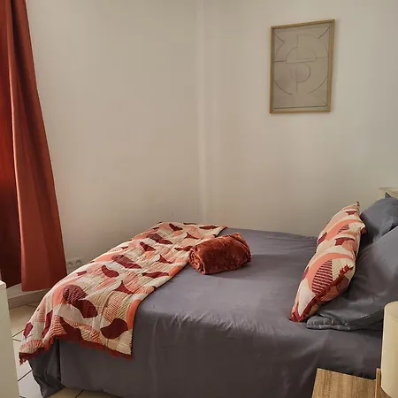 Appartement Entre Arenes Et Maison Carree P1 *
