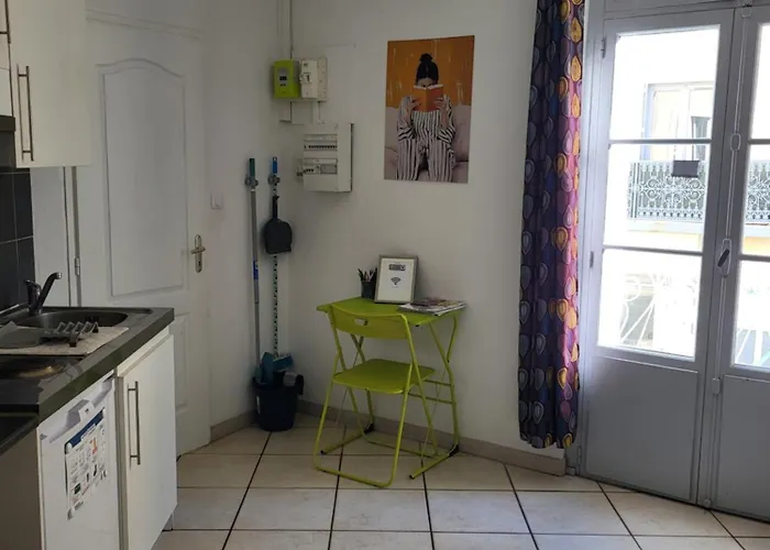 Διαμέρισμα Entre Arenes Et Maison Carree P1 *